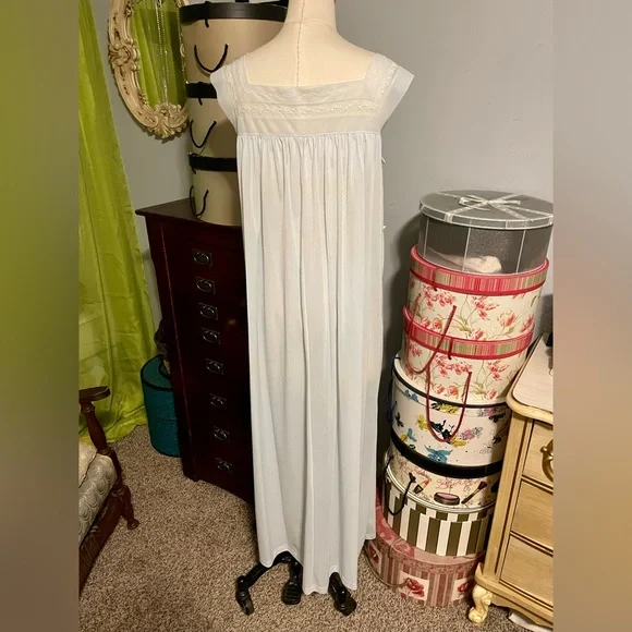 Vintage Munsingwear Nightgown - Picture 3 of 5